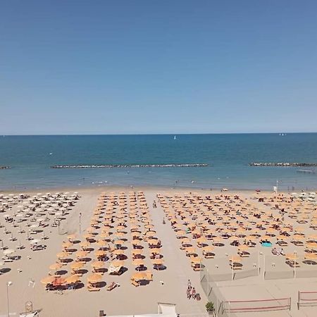 Hotel Salsedine " 5 Mt From The Beach ! " Rimini Buitenkant foto