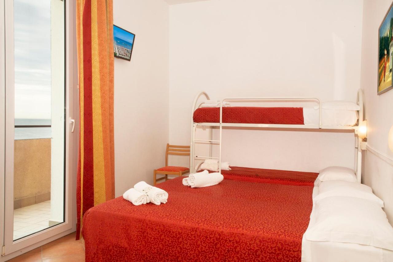 Hotel Salsedine " 5 Mt From The Beach ! " Rimini Buitenkant foto