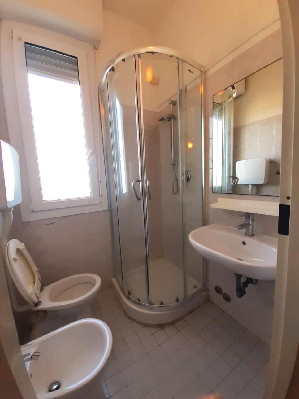 Hotel Salsedine " 5 Mt From The Beach ! " Rimini Buitenkant foto