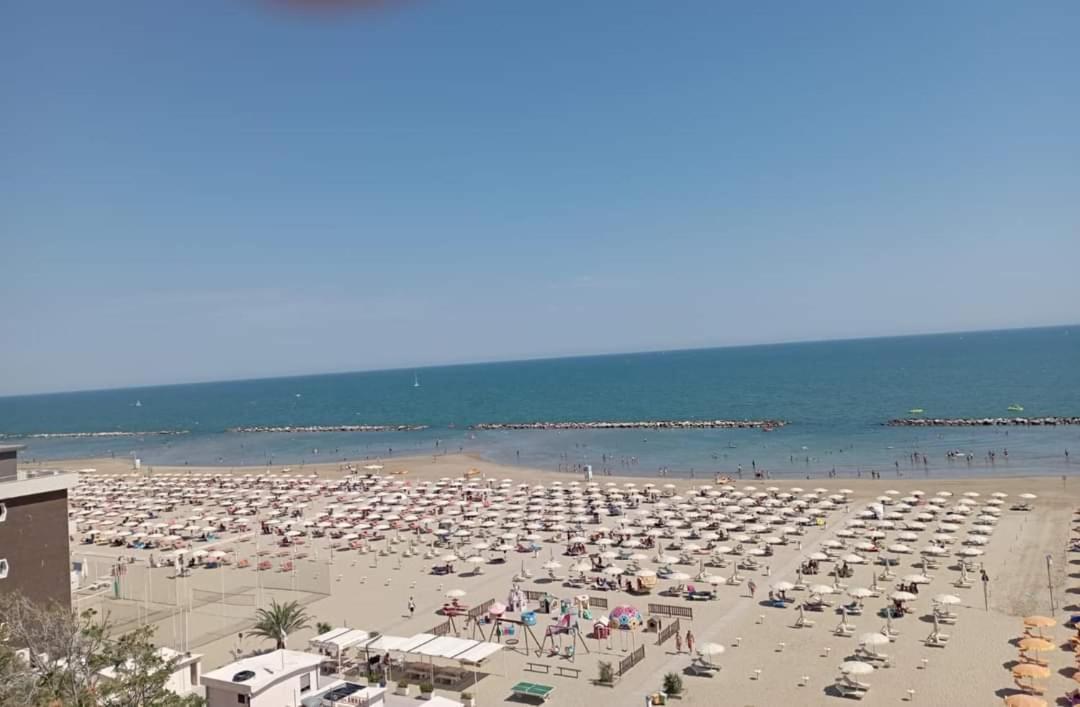Hotel Salsedine " 5 Mt From The Beach ! " Rimini Buitenkant foto