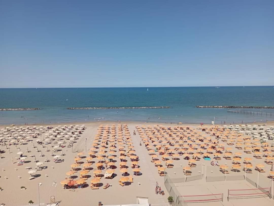 Hotel Salsedine " 5 Mt From The Beach ! " Rimini Buitenkant foto