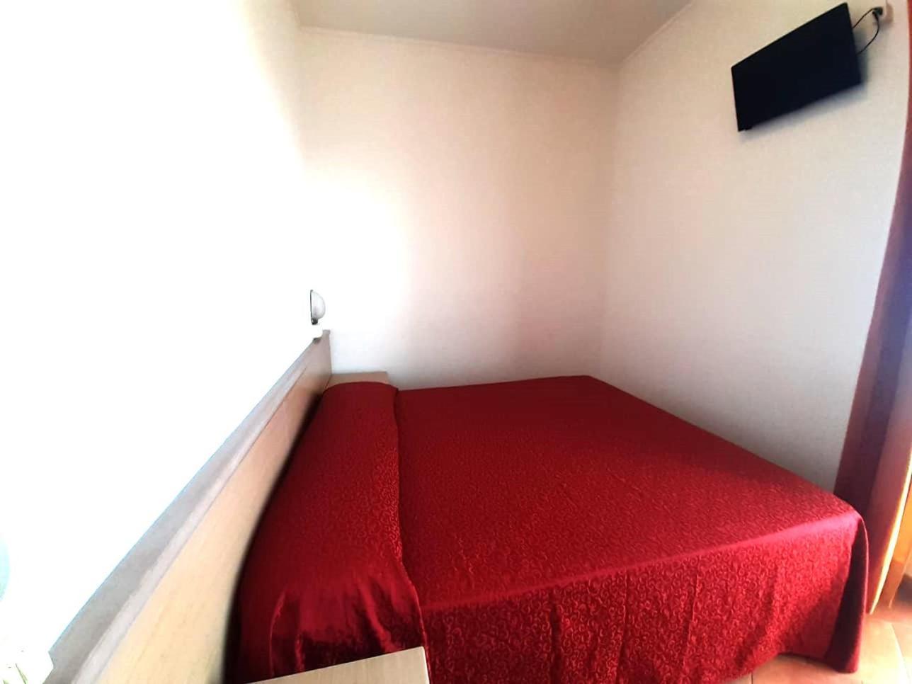 Hotel Salsedine " 5 Mt From The Beach ! " Rimini Buitenkant foto