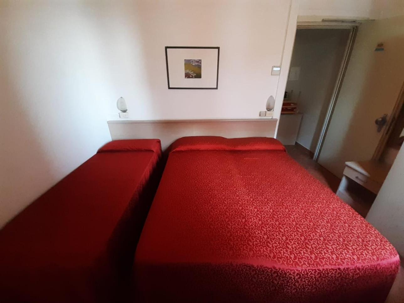 Hotel Salsedine " 5 Mt From The Beach ! " Rimini Buitenkant foto