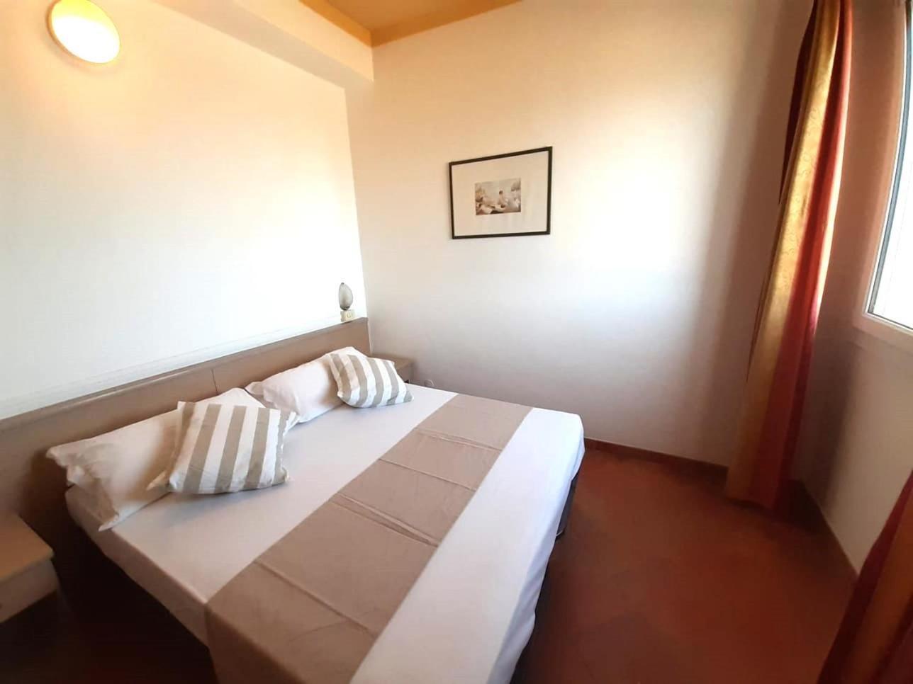 Hotel Salsedine " 5 Mt From The Beach ! " Rimini Buitenkant foto