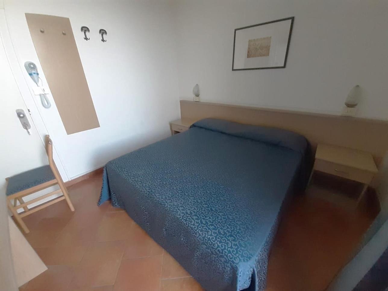 Hotel Salsedine " 5 Mt From The Beach ! " Rimini Buitenkant foto