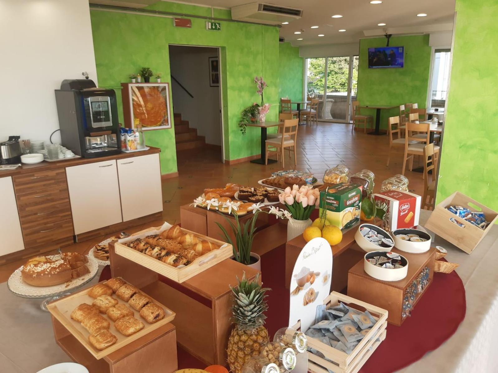 Hotel Salsedine " 5 Mt From The Beach ! " Rimini Buitenkant foto