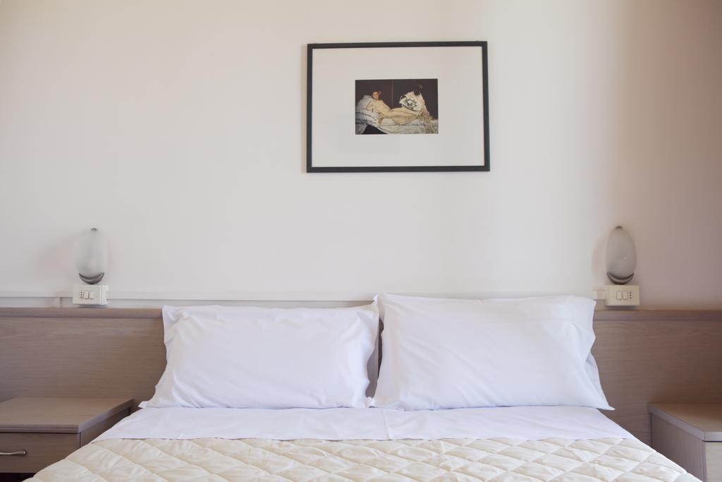 Hotel Salsedine " 5 Mt From The Beach ! " Rimini Buitenkant foto