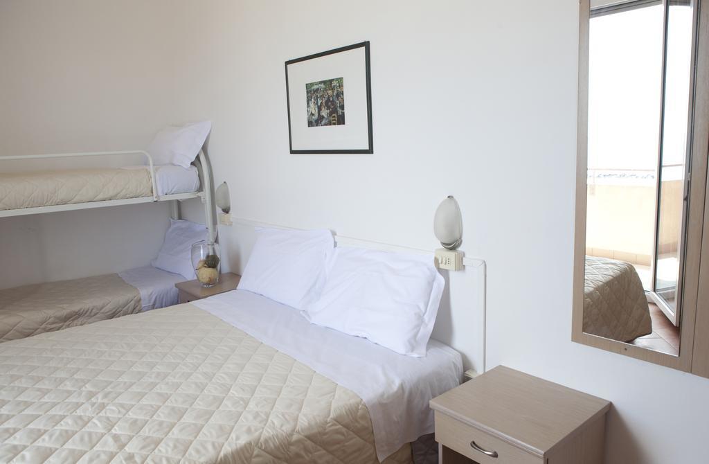 Hotel Salsedine " 5 Mt From The Beach ! " Rimini Buitenkant foto