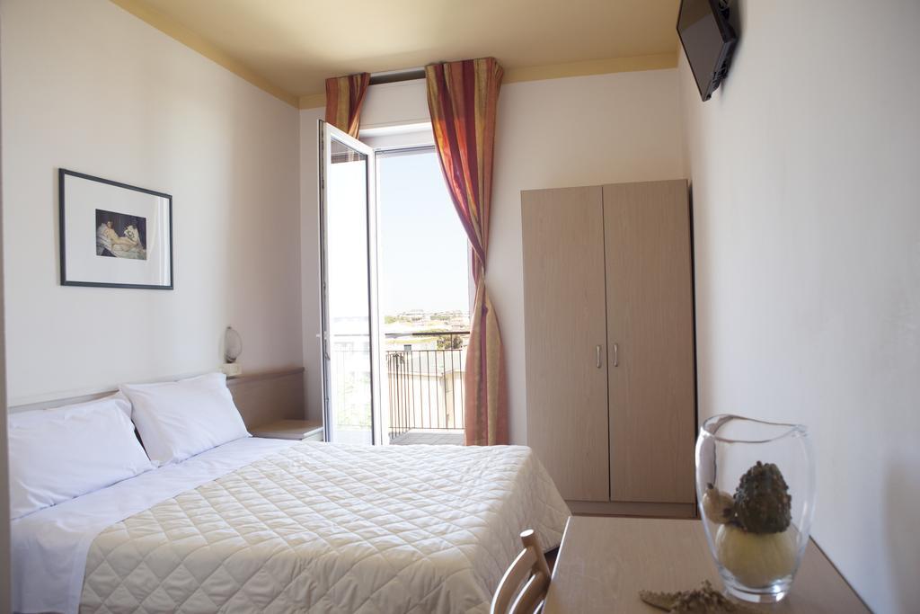 Hotel Salsedine " 5 Mt From The Beach ! " Rimini Buitenkant foto