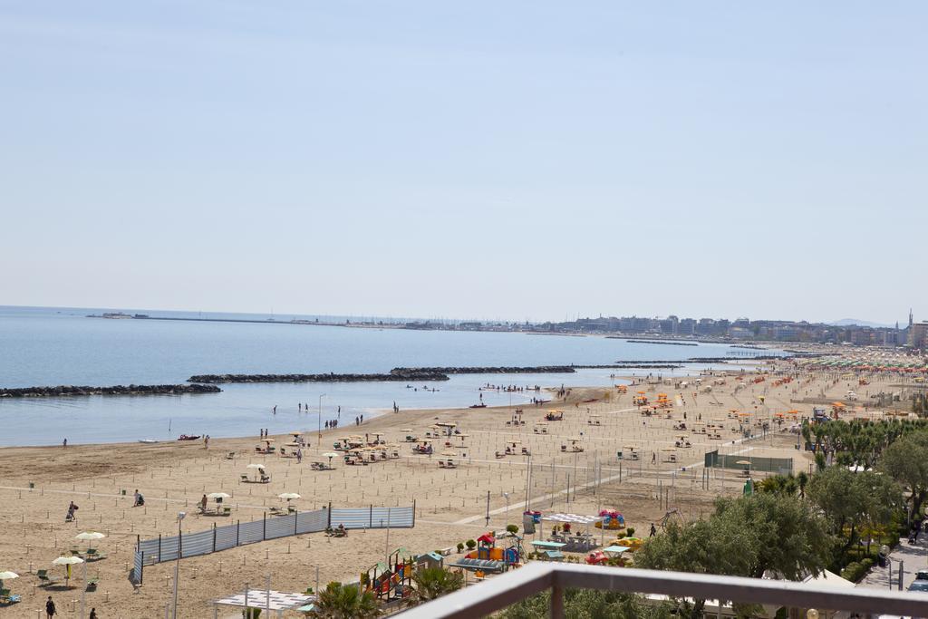 Hotel Salsedine " 5 Mt From The Beach ! " Rimini Buitenkant foto